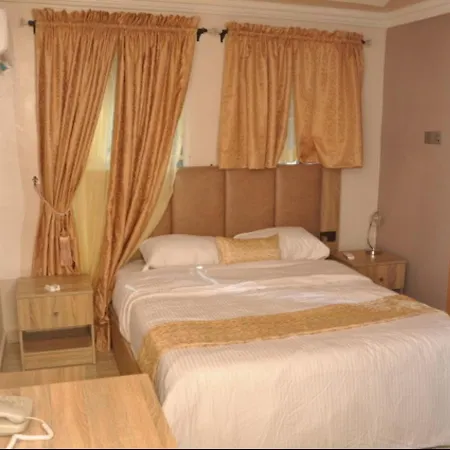 Euro Lounge And Hotel 3*